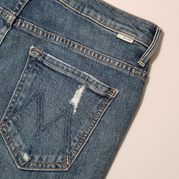 NWT Mother Denim Weekender Fray Flare Stretch Jeans in Six Packs On Me Size 28 - Picture 11 of 16